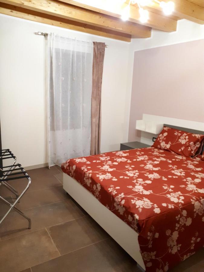 Dimora Rosso San Zeno - Wifi Veloce E Adatto Per Famiglie Verona Exterior photo
